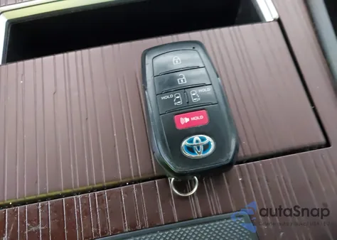 2021 Toyota Sienna Le from USA, damaged, VIN 5TDKRKEC3MS070561